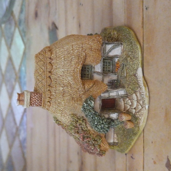 Lilliput Lane --- Boxwood Cottage, 1995 - Picture 2 of 6
